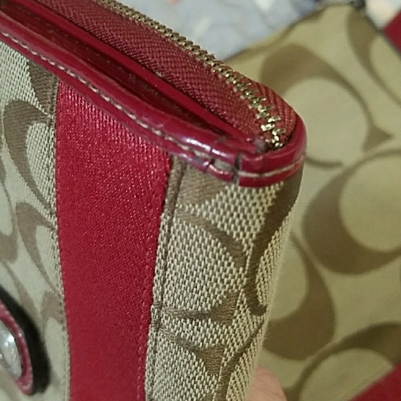 Coach Large Crossbody with Matching Wallet - Picture 4 of 8